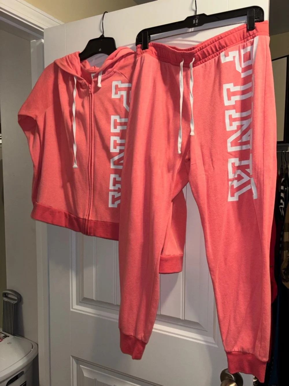 PINK Victoria's Secret Coral Pink Logo Hoodie & Sweatpants Set - Picture 3 of 5